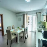 Bright & Large 2bedrooms In Center Mpor1-1 شقة *