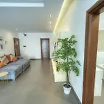 Bright & Large 2bedrooms In Center Mpor1-1 شقة سليمة