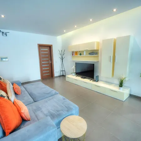 Bright & Large 2bedrooms In Center Mpor1-1 * Sliema