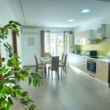 Bright & Large 2bedrooms In Center Mpor1-1 Daire