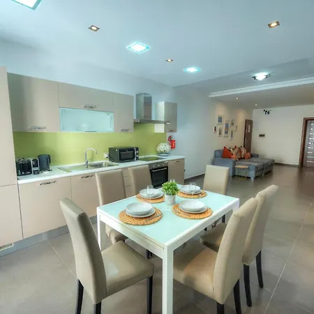 Bright & Large 2bedrooms In Center Mpor1-1 Daire *