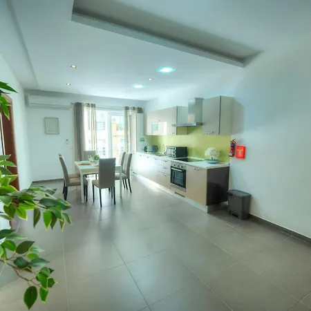 Bright & Large 2bedrooms In Center Mpor1-1 *