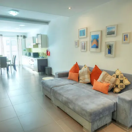 Bright & Large 2bedrooms In Center Mpor1-1 Daire