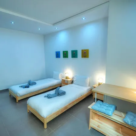 Bright & Large 2bedrooms In Center Mpor1-1 Daire *