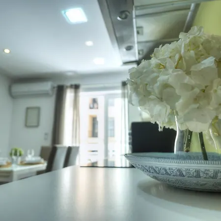 Bright & Large 2bedrooms In Center Mpor1-1 شقة