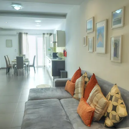 Bright & Large 2bedrooms In Center Mpor1-1 شقة *